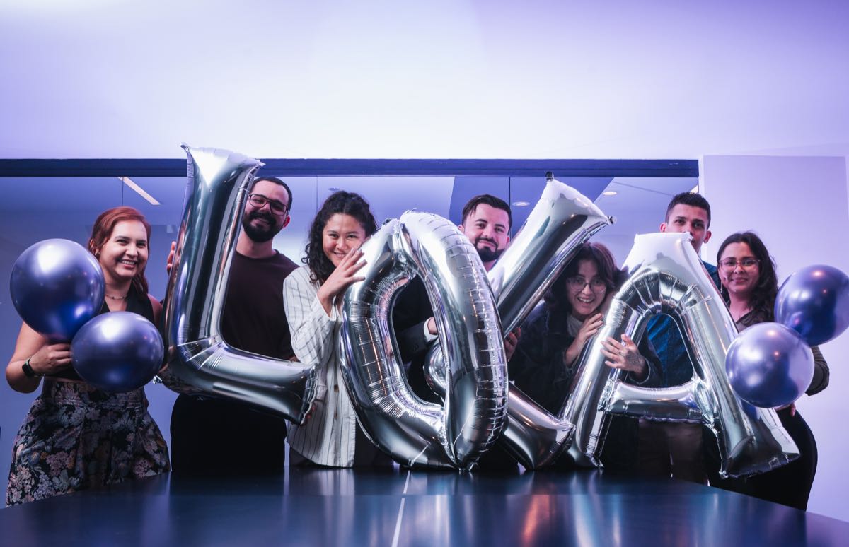 Para Lo-La'tinos! 💜🌎